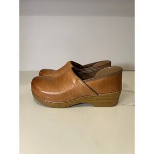 Womens Dansko Professional Clogs in Distressed Honey Leather size 41